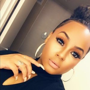 Meet your Posher, Ayana